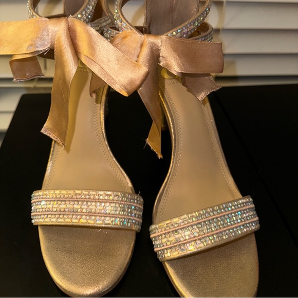 Gently used only worn on my wedding day Gianni Bini high heel shoes - Picture 3 of 3